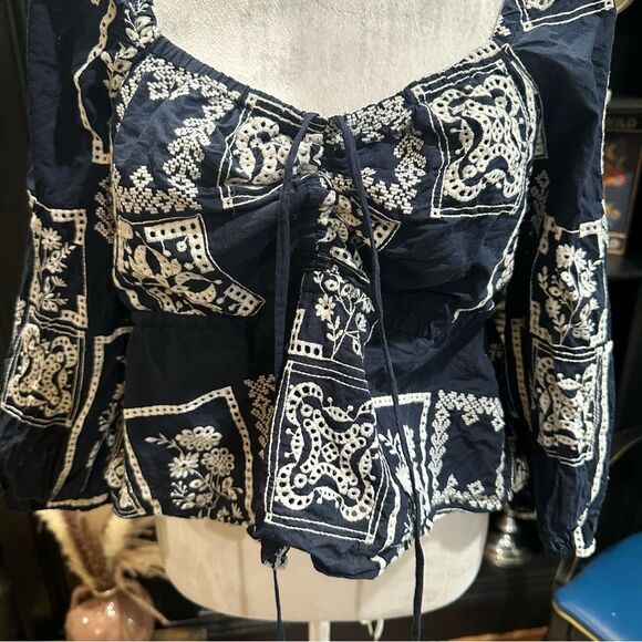 Greylin Rheena Embroidered Top Size Large - Picture 10 of 13